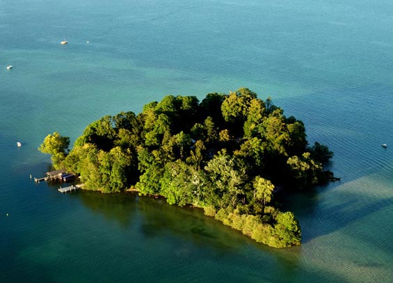 Luftaufnahme der Roseninsel im Starnberger See